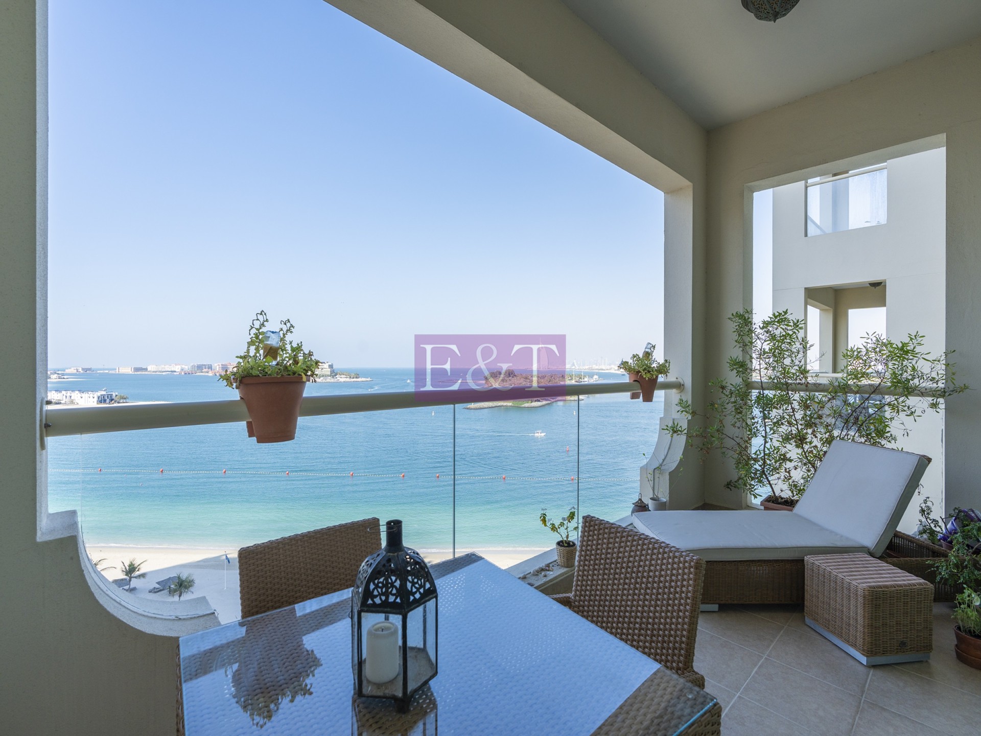 Exclusive |Upgraded and Furnished|Vacant|Sea View